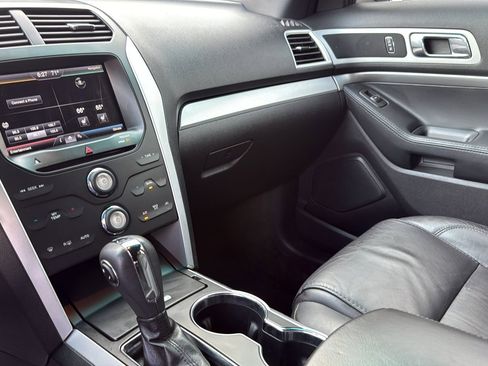 Used 2014 Ford Explorer XLT w/ Equipment Group 202A image 16