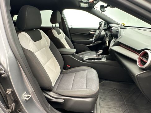 Certified 2024 Chevrolet Trax RS FWD image 22