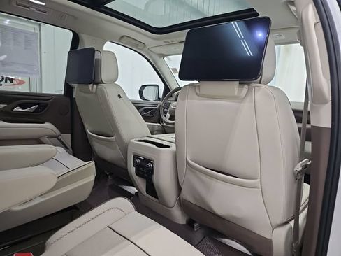 Used 2024 GMC Yukon Denali w/ Advanced Technology Package AWD/4WD image 32