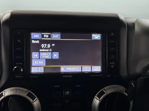 Used 2013 Jeep Wrangler Unlimited Sahara w/ Connectivity Group AWD/4WD image 13