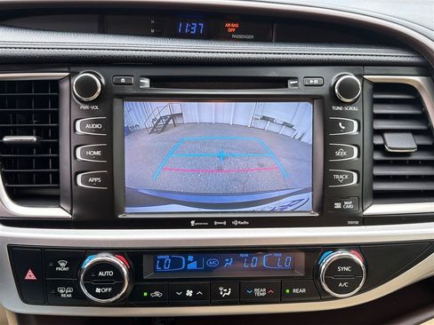 Used 2016 Toyota Highlander XLE AWD/4WD image 28