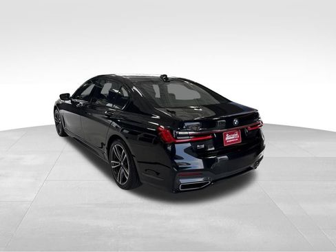 Used 2022 BMW 750i xDrive w/ M Sport Package AWD/4WD image 3
