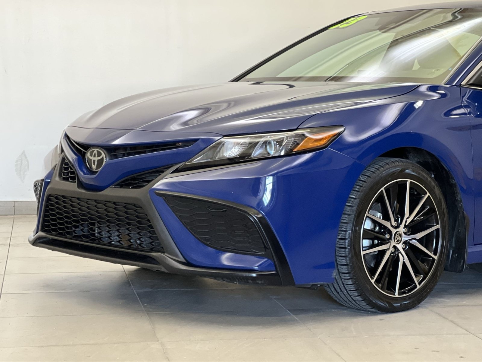 Used 2023 Toyota Camry SE w/ Cold Weather Package FWD image 28