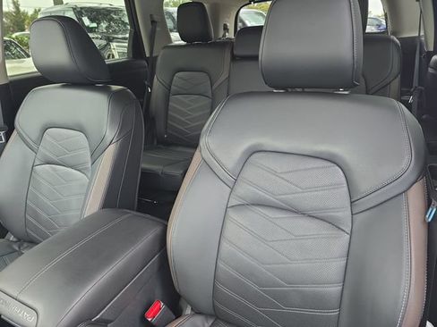 Certified 2025 Nissan Pathfinder Platinum w/ Cargo Package AWD/4WD image 23