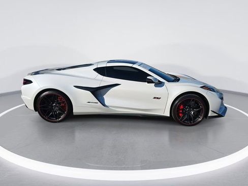 Used 2023 Chevrolet Corvette Z06 w/ Z07 Performance Package image 2