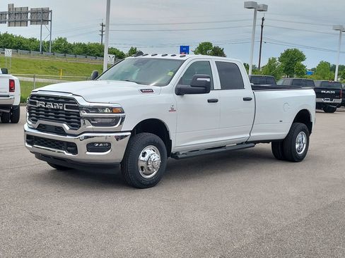 New 2026 RAM 3500 Tradesman AWD/4WD image 2