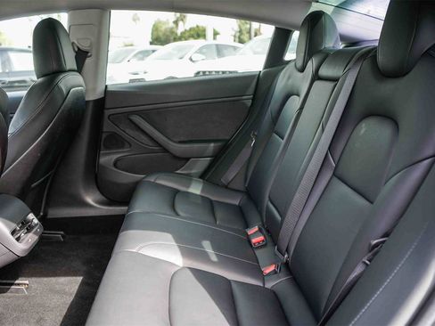 Used 2020 Tesla Model 3 Long Range image 18