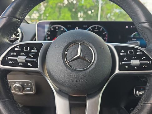 Used 2021 Mercedes-Benz GLB 250 image 17