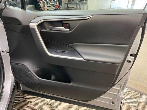 Used 2022 Toyota RAV4 XLE Premium AWD/4WD image 18