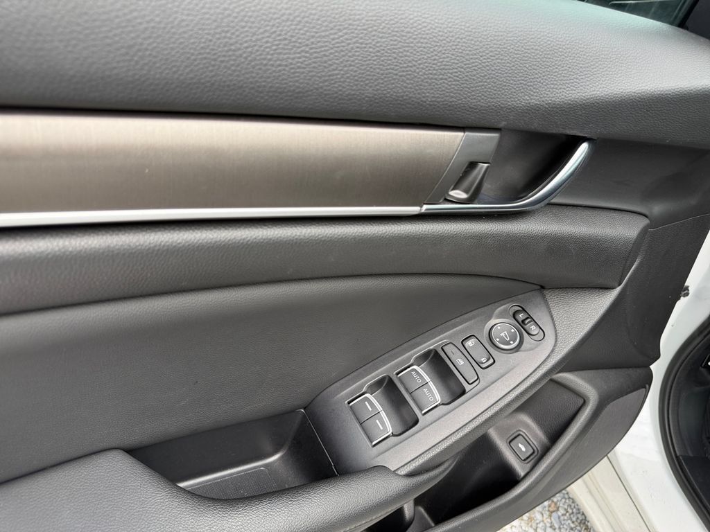Used 2020 Honda Accord LX image 11