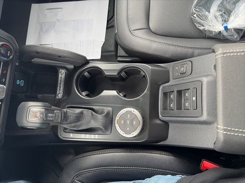 New 2025 Ford Bronco Badlands image 24