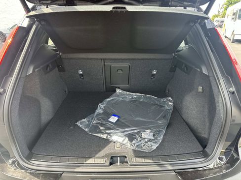 New 2026 Volvo XC40 B5 Plus w/ Climate Package image 18
