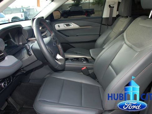 Used 2025 Ford Explorer Active w/ Active Comfort Package RWD image 10