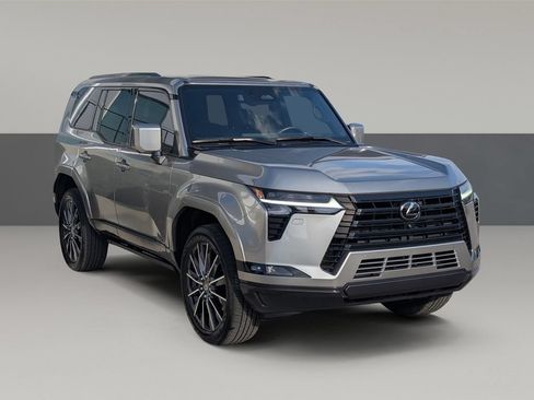 Used 2024 Lexus GX 550 w/ Accessory Package (Z1) AWD/4WD image 2