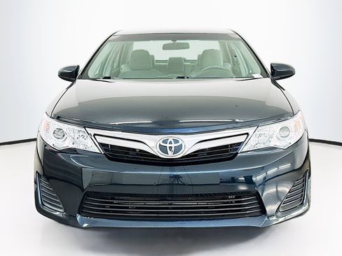 Used 2014 Toyota Camry LE FWD image 2