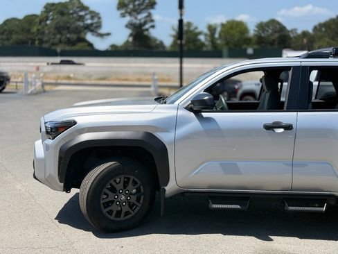 Used 2025 Toyota 4Runner SR5 RWD image 11