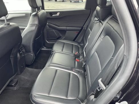 Used 2023 Ford Escape Platinum image 4