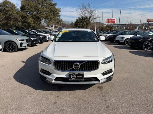 Used 2025 Volvo V90 B6 Cross Country Plus w/ Protection Package Premier image 6