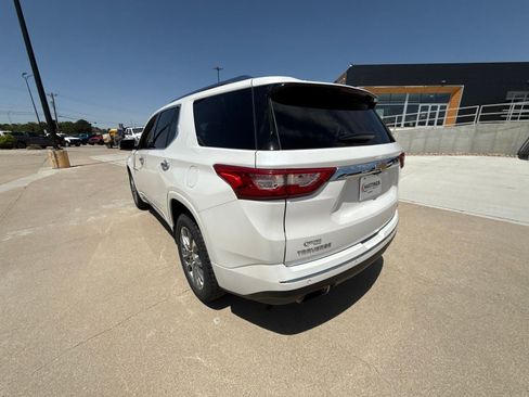 Used 2019 Chevrolet Traverse Premier FWD image 3