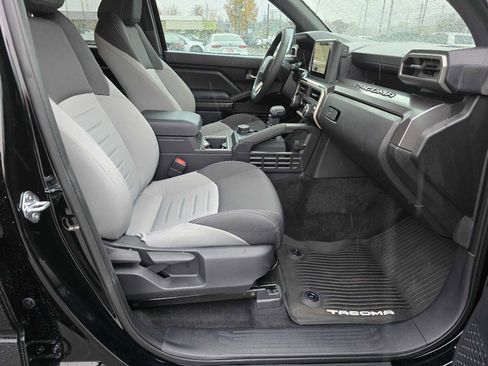 Certified 2025 Toyota Tacoma TRD Off-Road image 12