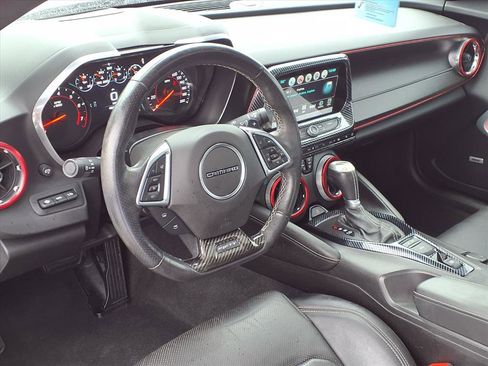 Used 2017 Chevrolet Camaro SS image 4