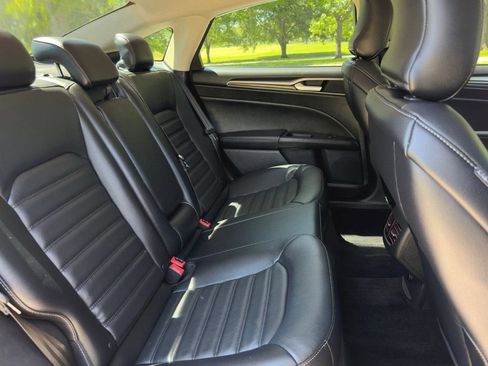Used 2017 Ford Fusion SE w/ Fusion SE Technology Package FWD image 34