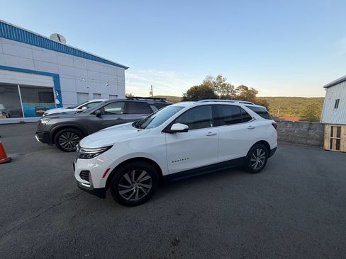 Used 2022 Chevrolet Equinox Premier AWD/4WD image 2