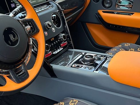 Used 2025 Rolls-Royce Cullinan Black Badge image 19