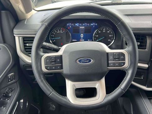 Used 2022 Ford Expedition XLT image 13