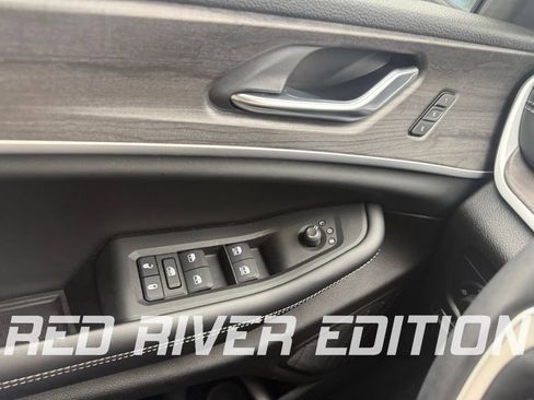Used 2025 Jeep Grand Cherokee L Limited w/ MOPAR Finishing Package image 23