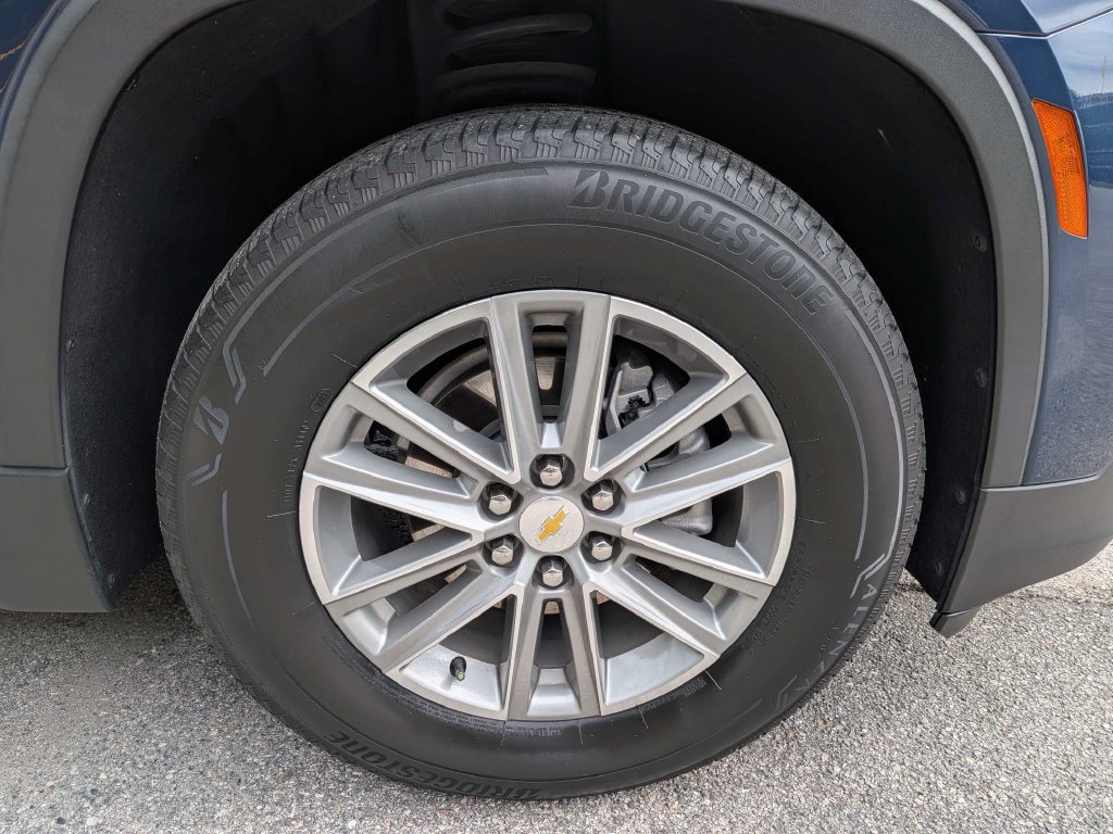 Used 2023 Chevrolet Traverse LT FWD image 12