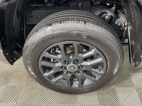 Used 2024 Toyota Tundra Platinum AWD/4WD image 10