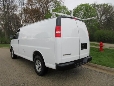 Used 2017 Chevrolet Express 2500 RWD image 27