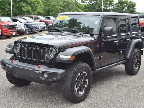 Used 2025 Jeep Wrangler Unlimited Rubicon AWD/4WD image 4
