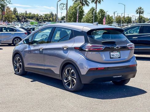 Used 2023 Chevrolet Bolt LT w/ Infotainment Package FWD image 2