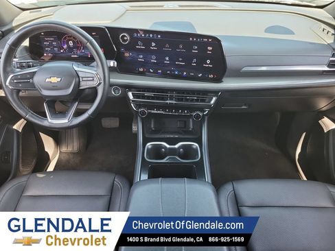 Certified 2025 Chevrolet Traverse LT FWD image 22