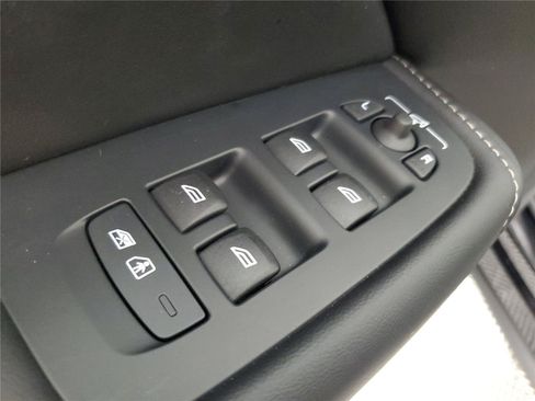 Certified 2025 Volvo XC60 B5 Ultra AWD/4WD image 20