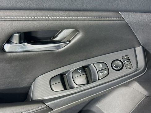 Used 2025 Nissan Sentra SV FWD image 17