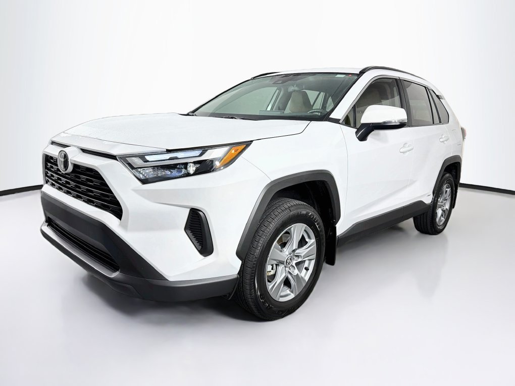 Used 2025 Toyota RAV4 XLE AWD/4WD image 3