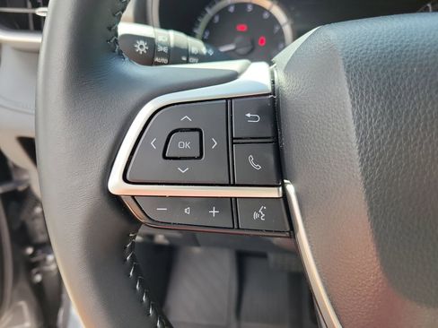 Used 2025 Toyota Highlander LE FWD image 20