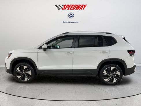 New 2025 Volkswagen Taos SE image 4