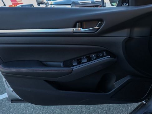 New 2025 Nissan Altima 2.5 SR image 22