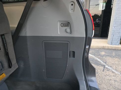 Used 2012 Toyota Sienna LE image 48