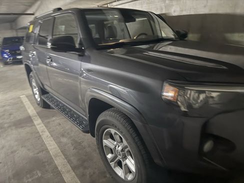 Used 2020 Toyota 4Runner SR5 Premium image 2