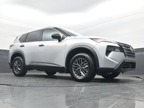 Certified 2025 Nissan Rogue S image 22