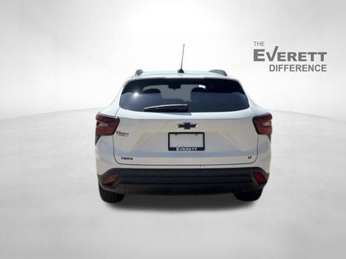 New 2026 Chevrolet Trax LT w/ Driver Confidence Package FWD image 6
