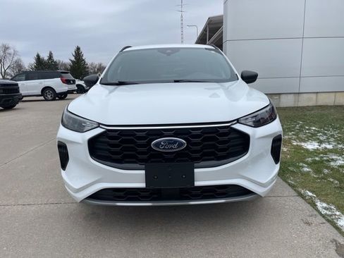 Used 2023 Ford Escape ST-Line image 2