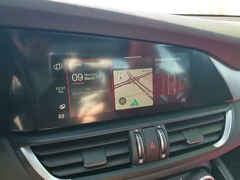 Used 2024 Alfa Romeo Giulia Veloce image 22