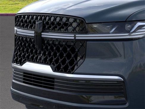 New 2025 Lincoln Navigator L Reserve w/ Jet Appearance Package image 17