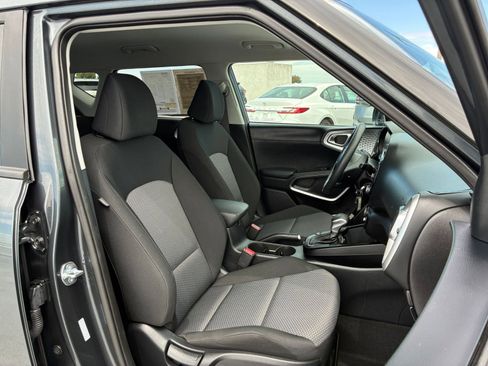 Used 2025 Kia Soul LX w/ LX Technology Package FWD image 32